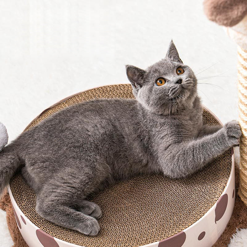 Giraffe-shaped cat scratching post