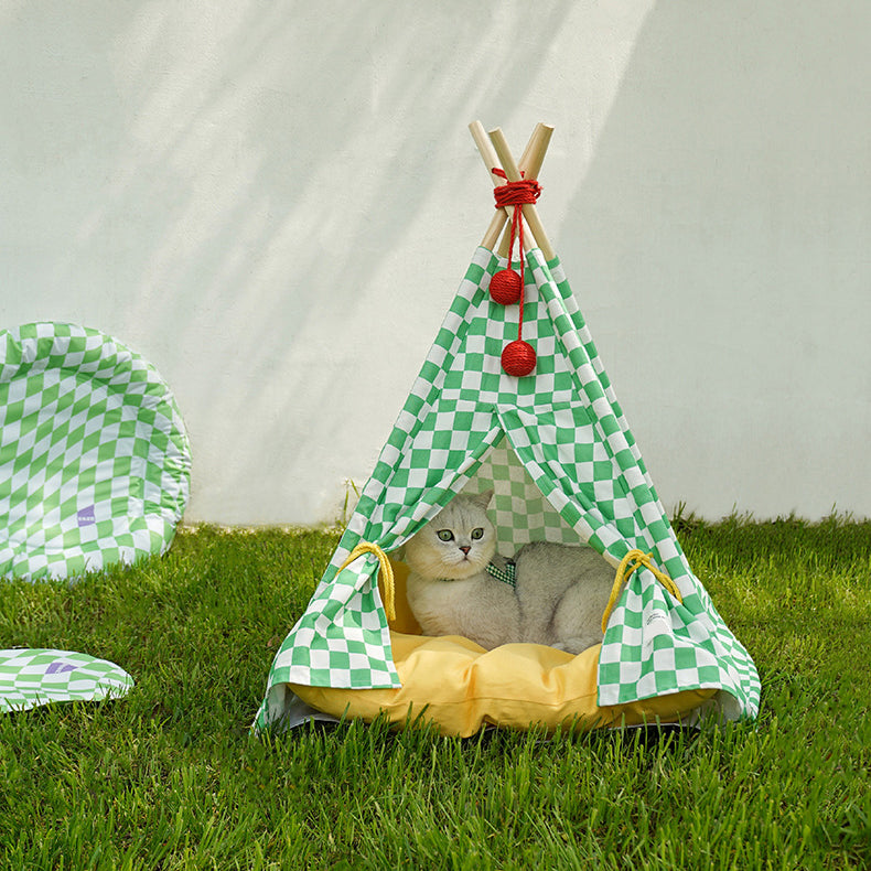 Checkerboard Patterns pet tent with cat ball