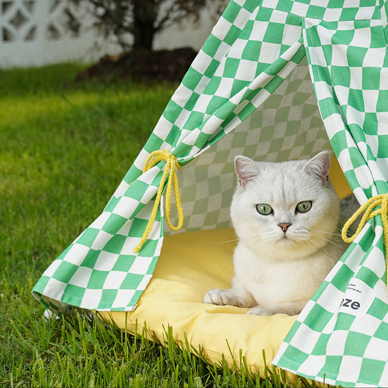 Checkerboard Patterns pet tent with cat ball